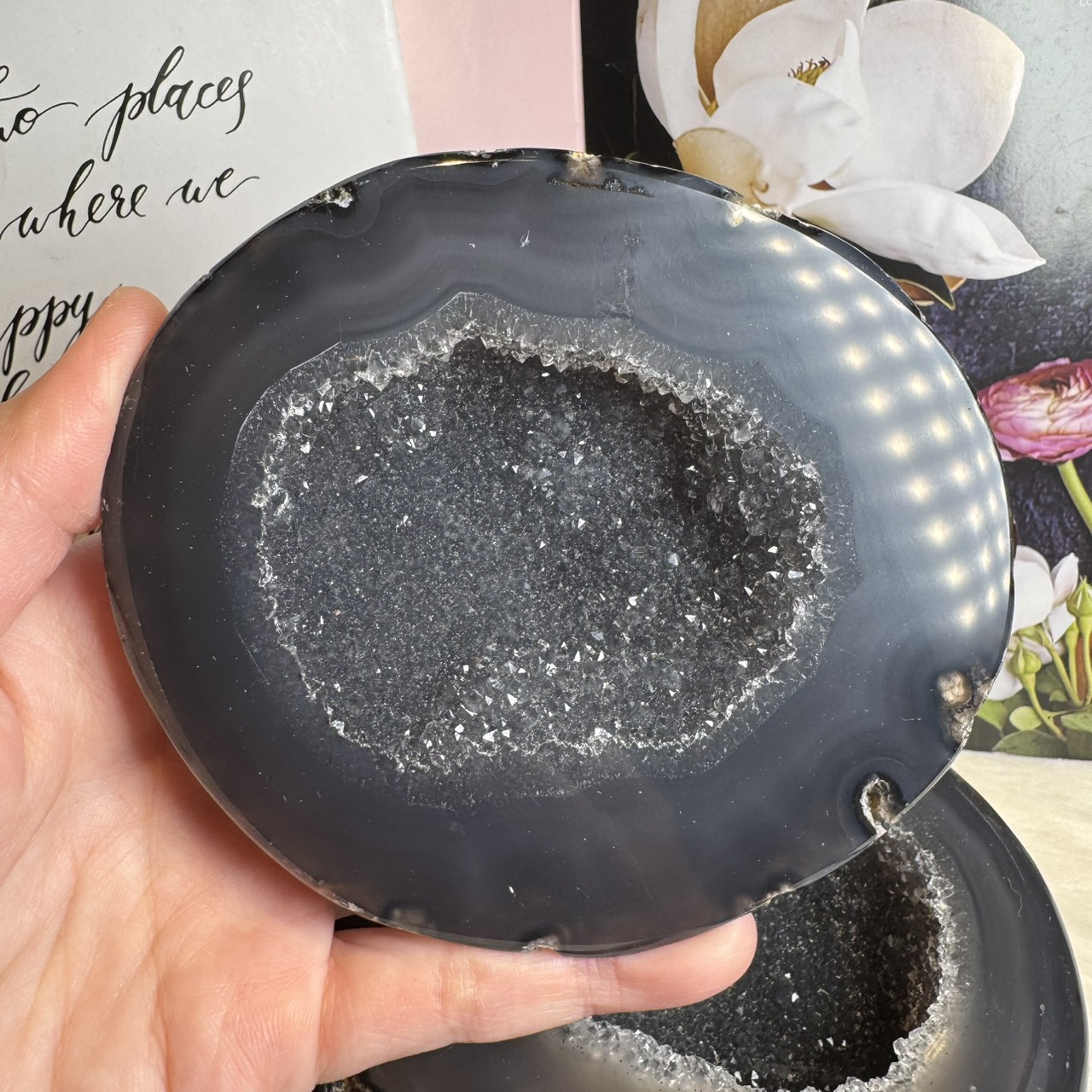 千奇國際精品】稀有黑瑪瑙97號1349公克天然全拋光巴西瑪瑙盆晶洞口寬有